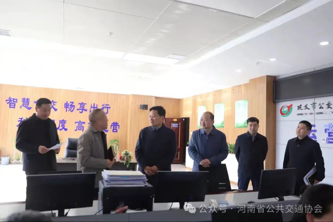 简篇-节前慰问暖人心 砥砺奋进新征程——市委书记袁聚平到市公共交通运输有限公司开展慰问 图片