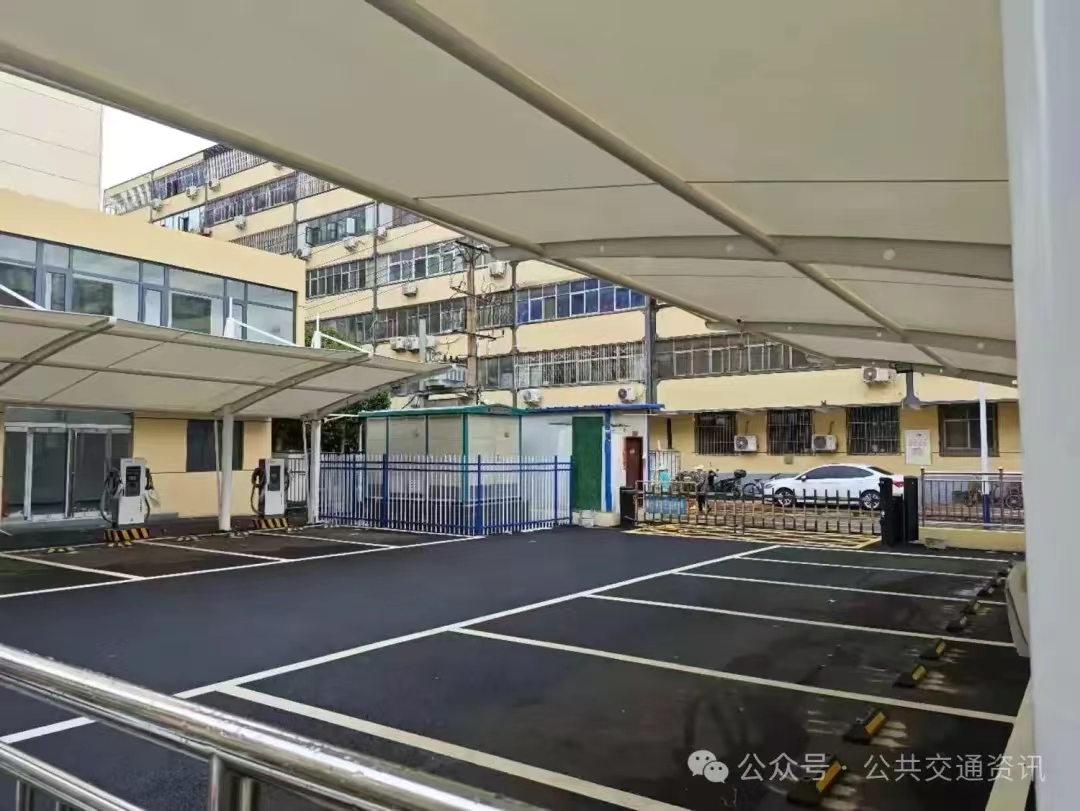 简篇-平顶山公交光明路综合充电站今日起开始试运行 图片