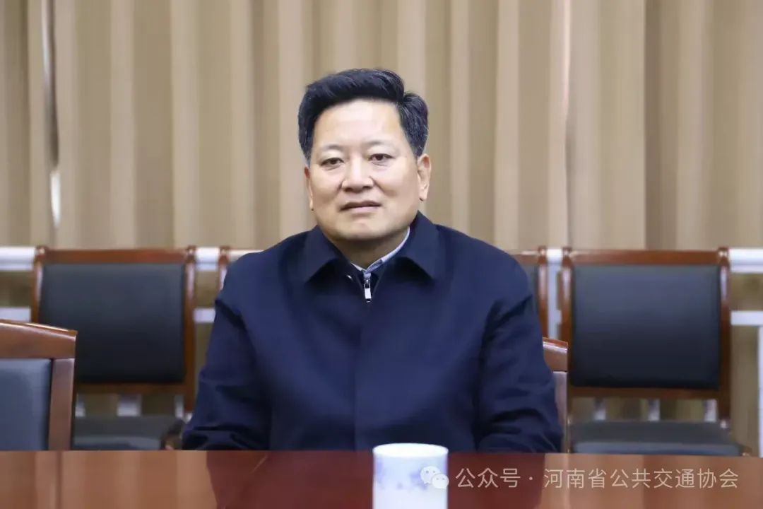 简篇-市委书记袁聚平到市公共交通运输有限公司调研并慰问 图片