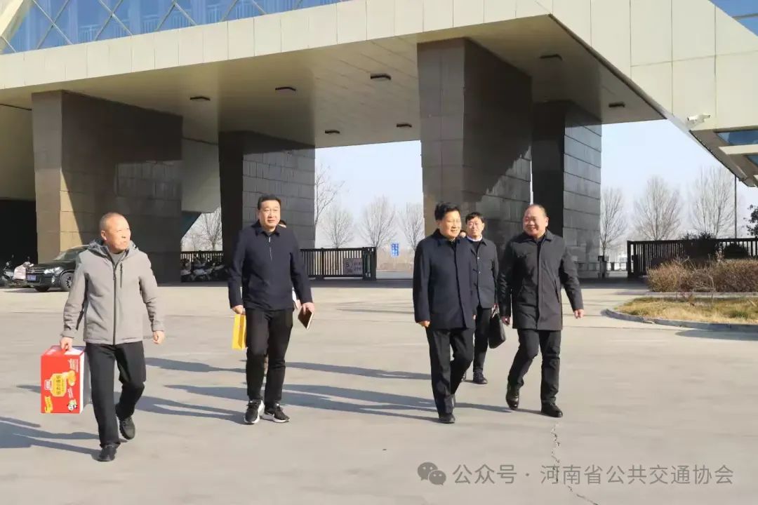 简篇-市委书记袁聚平到市公共交通运输有限公司调研并慰问 图片