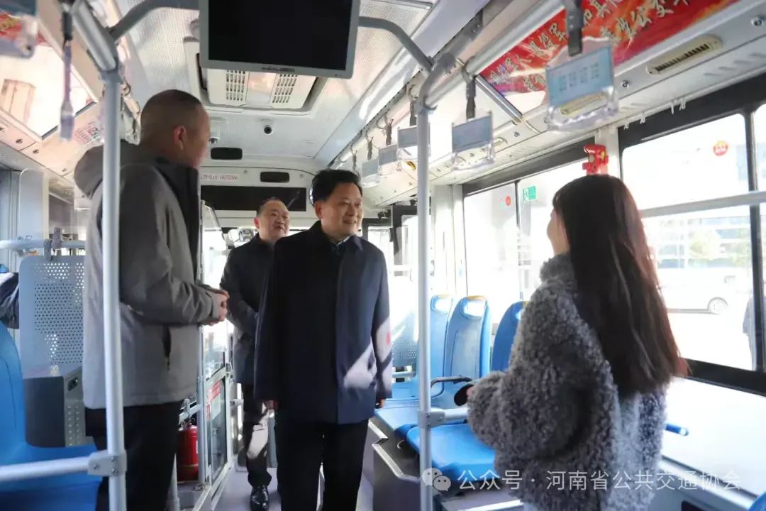 简篇-市委书记袁聚平到市公共交通运输有限公司调研并慰问 图片